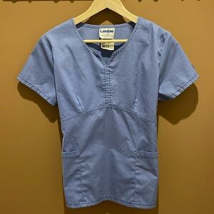 Landau scrub top in Ceil blue SZ M